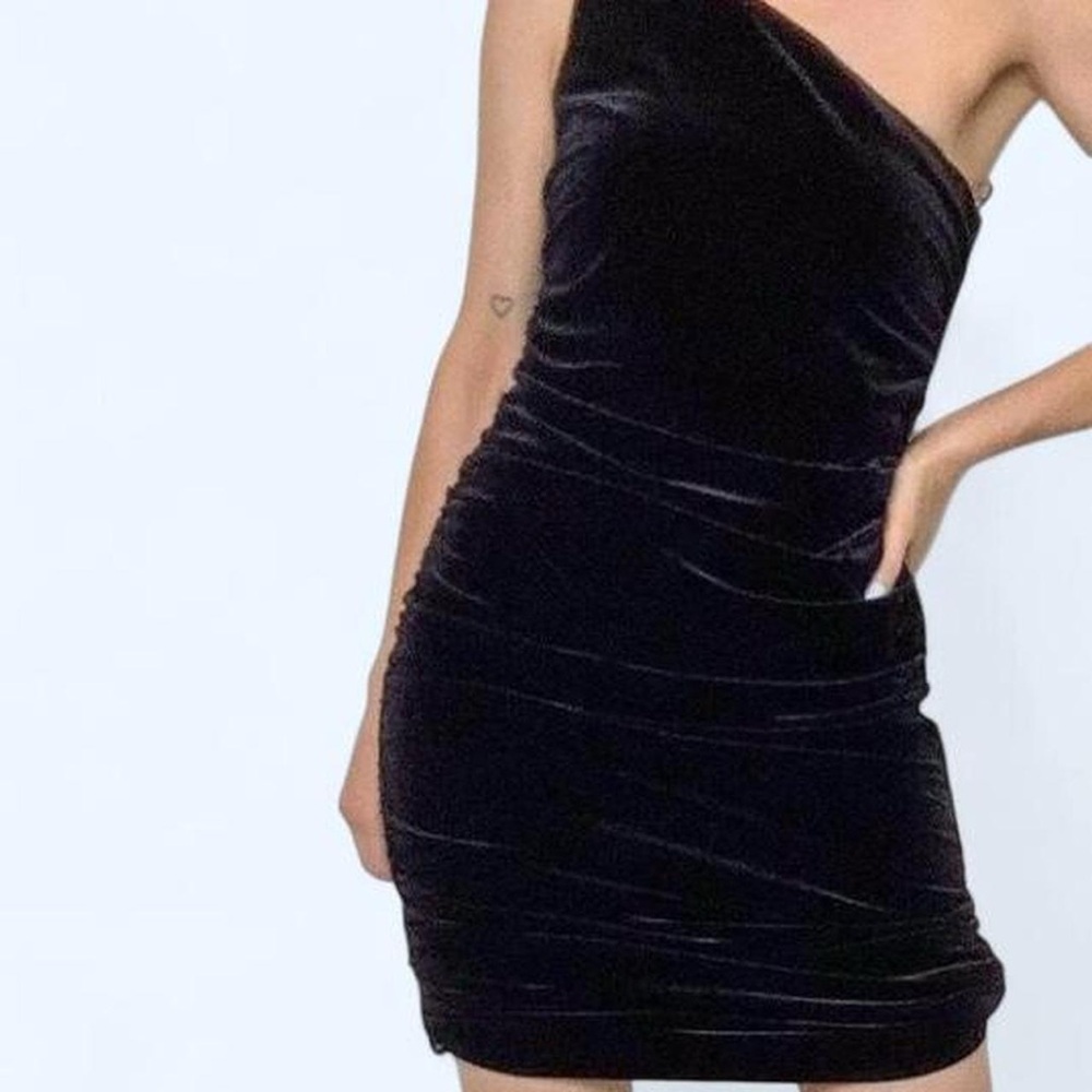 House of Harlow 1960 Black Velvet One-Shoulder Dress